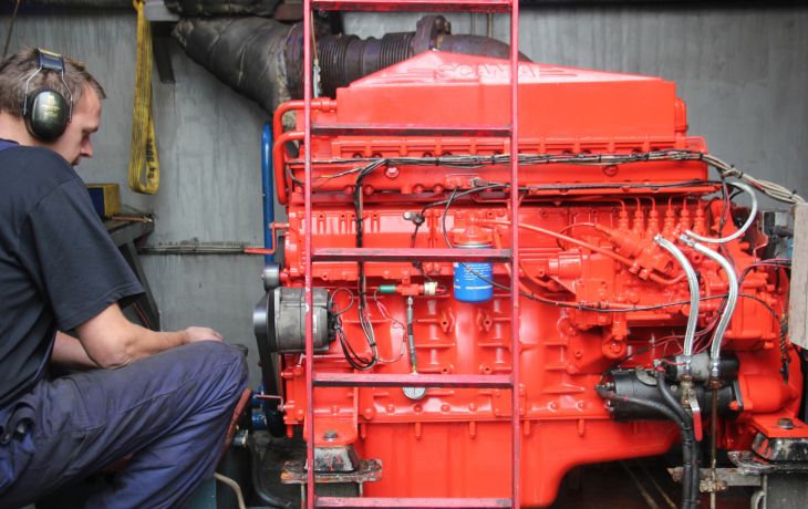 Revisie Scania DI-12 40 boegschroefmotor