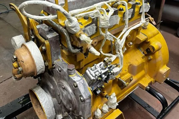 Teus Vlot – Revisie John Deere 4045 motor Teus Vlot - Revisie John Deere 4045 motor